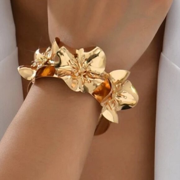 Flower cuff banfle chic classic luxury trending - Picture 1 of 3
